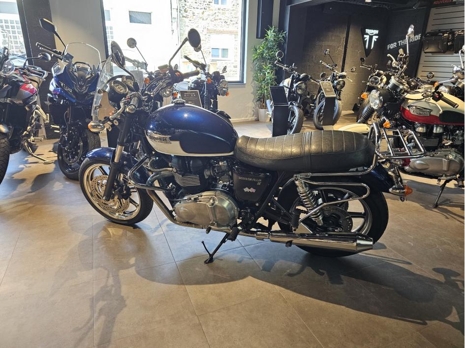 TRIUMPH BONNEVILLE 865 SE