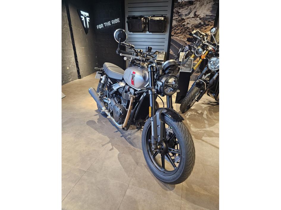TRIUMPH SPEED TWIN 900