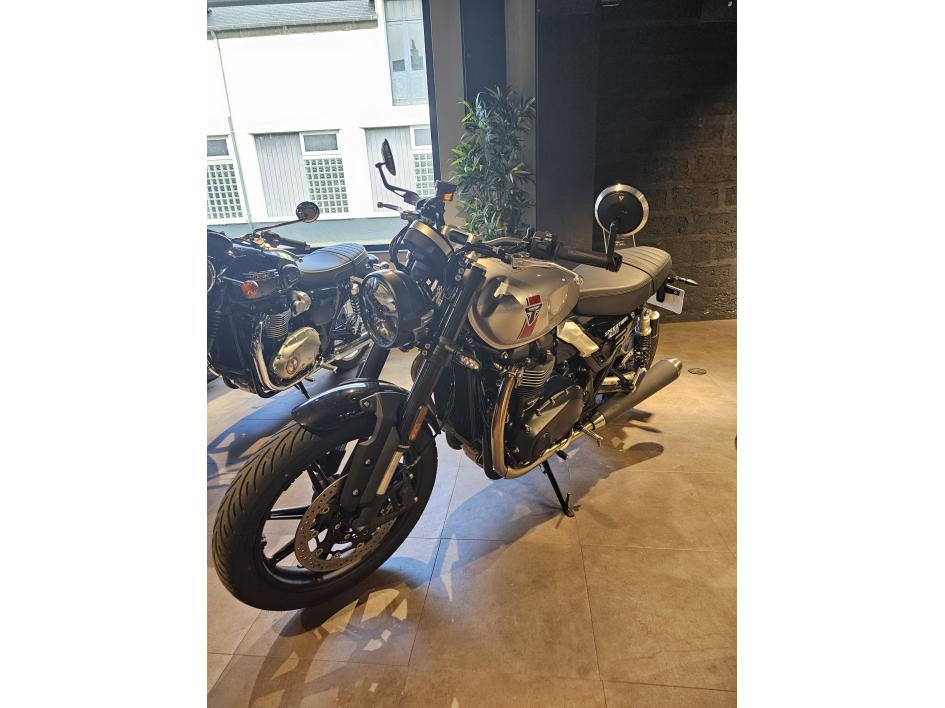 TRIUMPH SPEED TWIN 900