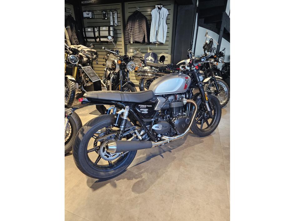 TRIUMPH SPEED TWIN 900