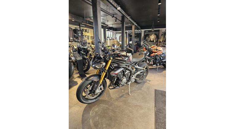 TRIUMPH SPEED TRIPLE 1200 RS
