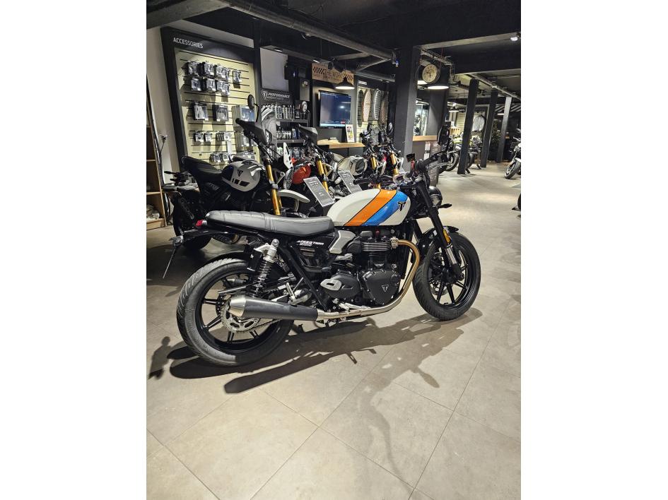 TRIUMPH SPEED TWIN 900