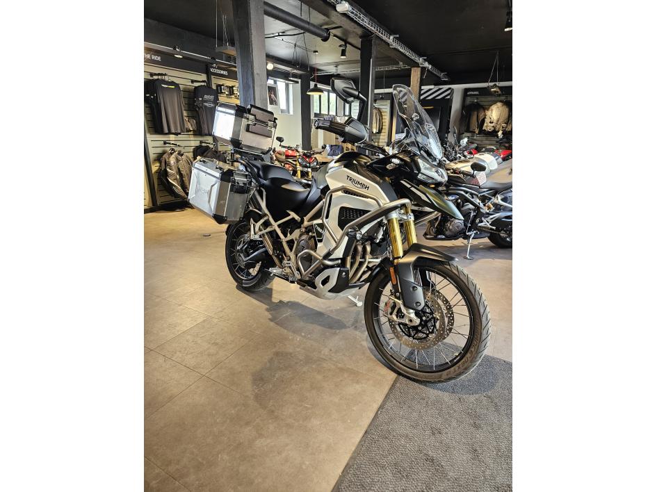 TRIUMPH TIGER 1200 RALLY EXPLORER